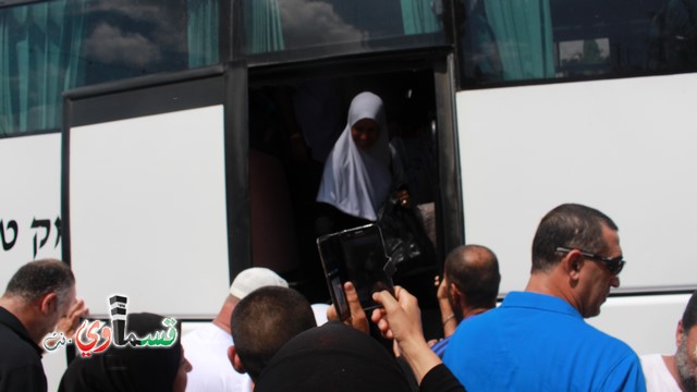 كفرقاسم -فيديو : حجا مبرور وسعيا مشكورا .. حجاج حافلة الحاج احمد الصوص تصل البلدة بسلام ودموع الفرح تغمر الجميع 